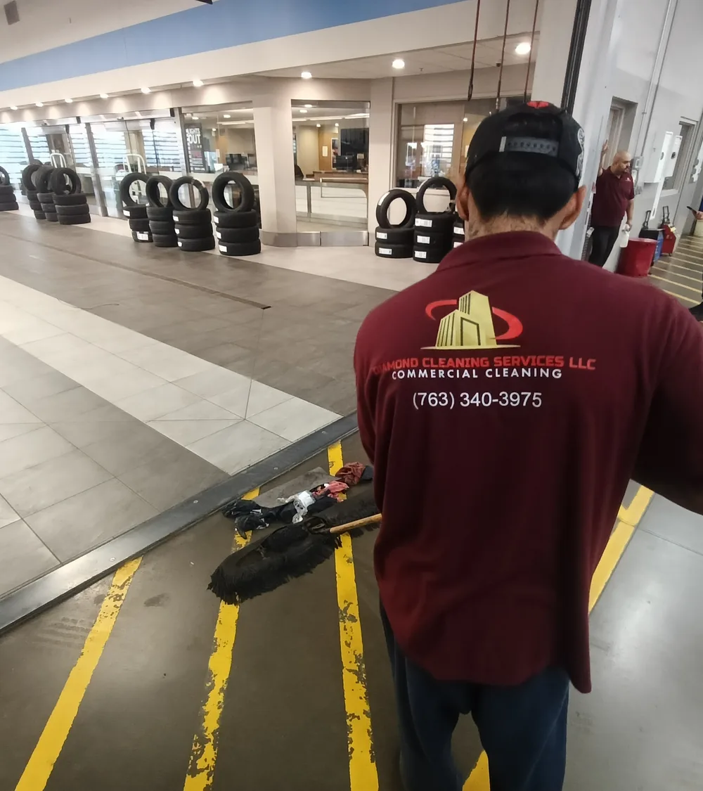 Diamond Cleaning professional at work